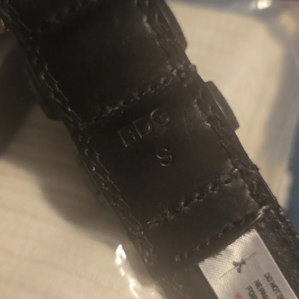 Men’s Basic Beveled Leather Belt, Size Small, Retail Price $35.00 USD